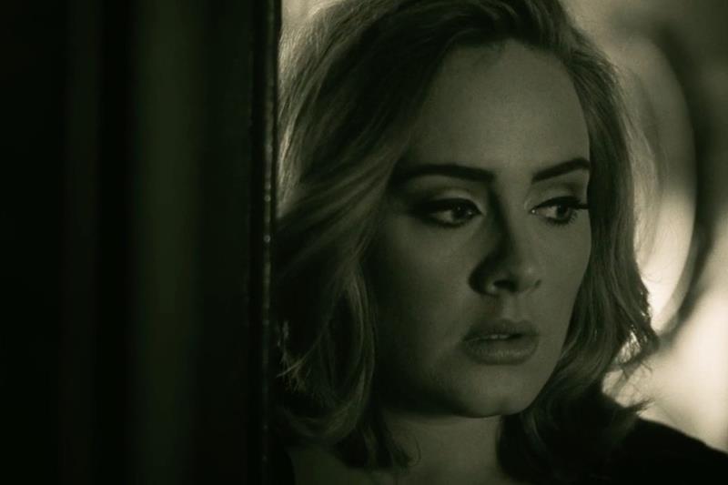 Adele-Hello-official music video-1 bilion views yt